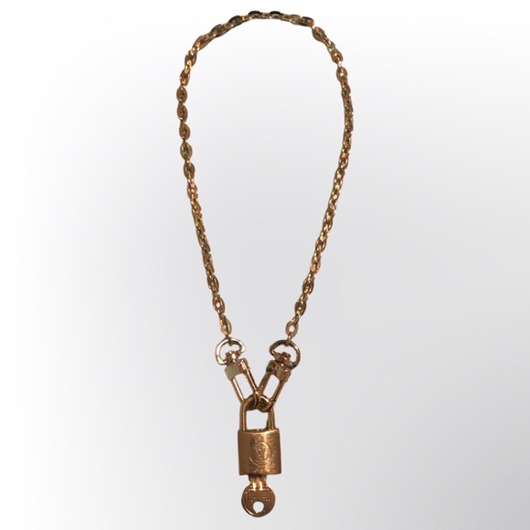 LOUIS VUITTON Lock and Key 🔐 #224 With 8” Chain - Picture 3 of 8
